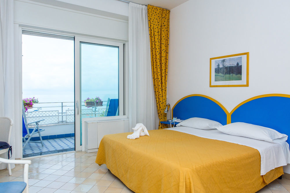 Panorama Hotel 4*